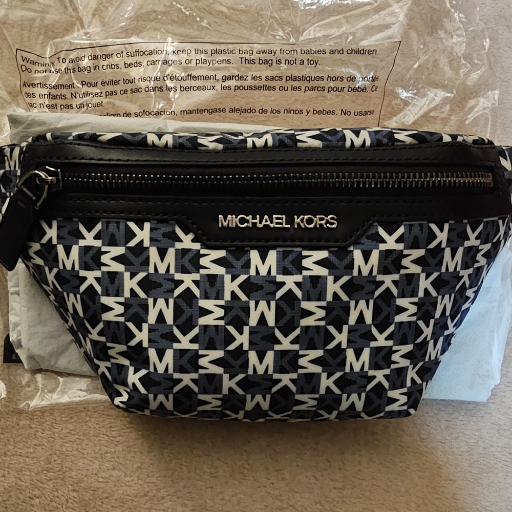 Michael Kors Cooper Belt Bag (UNISEX) - Picture 3 of 7
